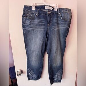 Torrid Dark Wash Embroidered Capri Jeans - Dark Blue size 16
